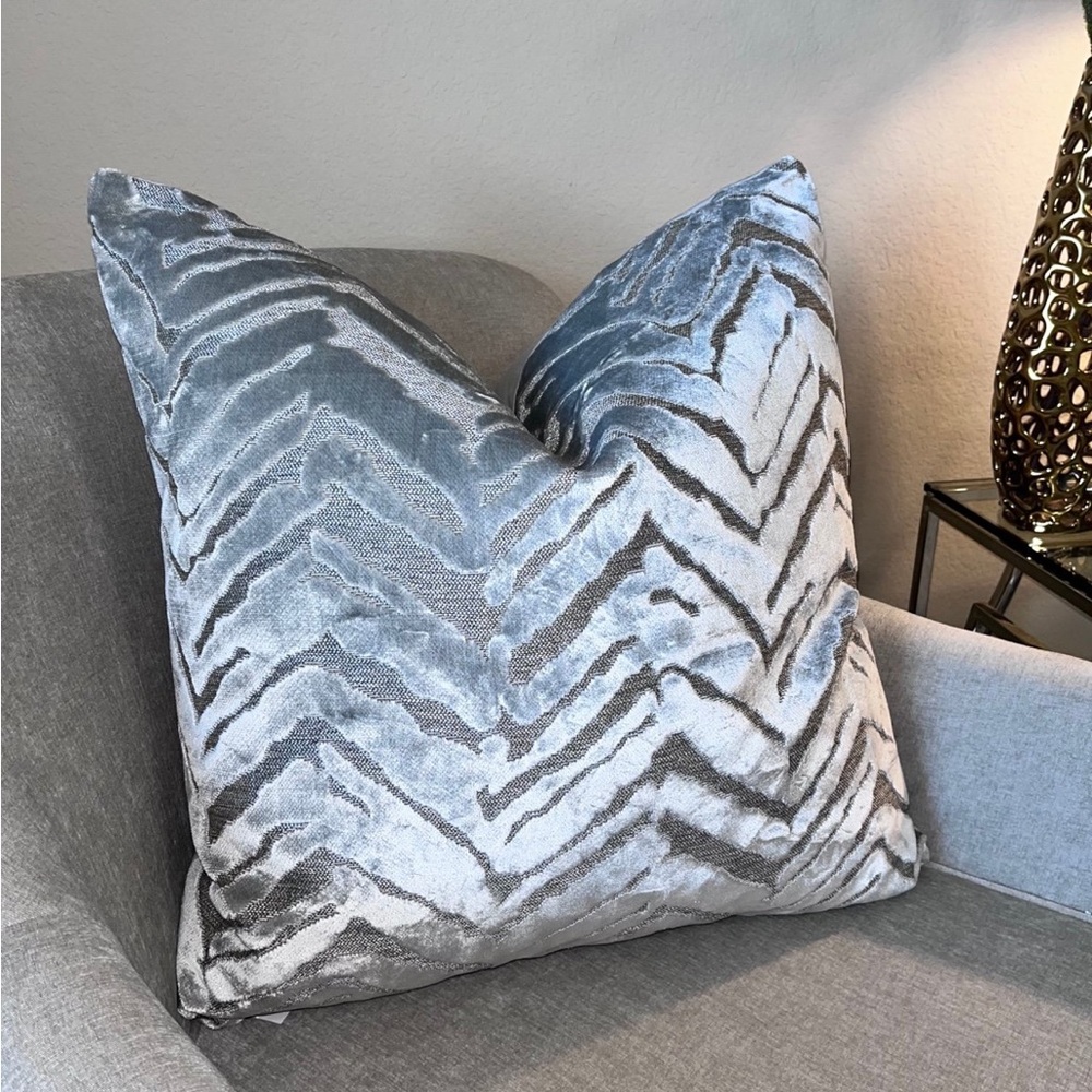 1-NWT CALDEIRA DECORATIVE PILLOWS MADE
IN UK